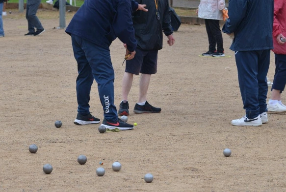 Partita di petanque in un torneo CN Sports in Spagna