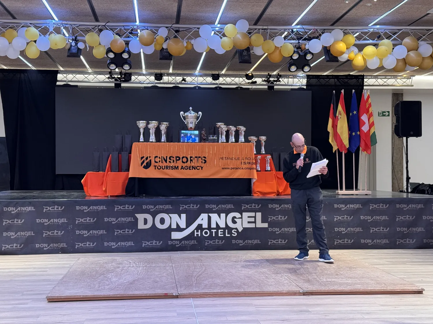 Escenario de la ceremonia de entrega de premios en el Hotel Don Ángel de Santa Susanna