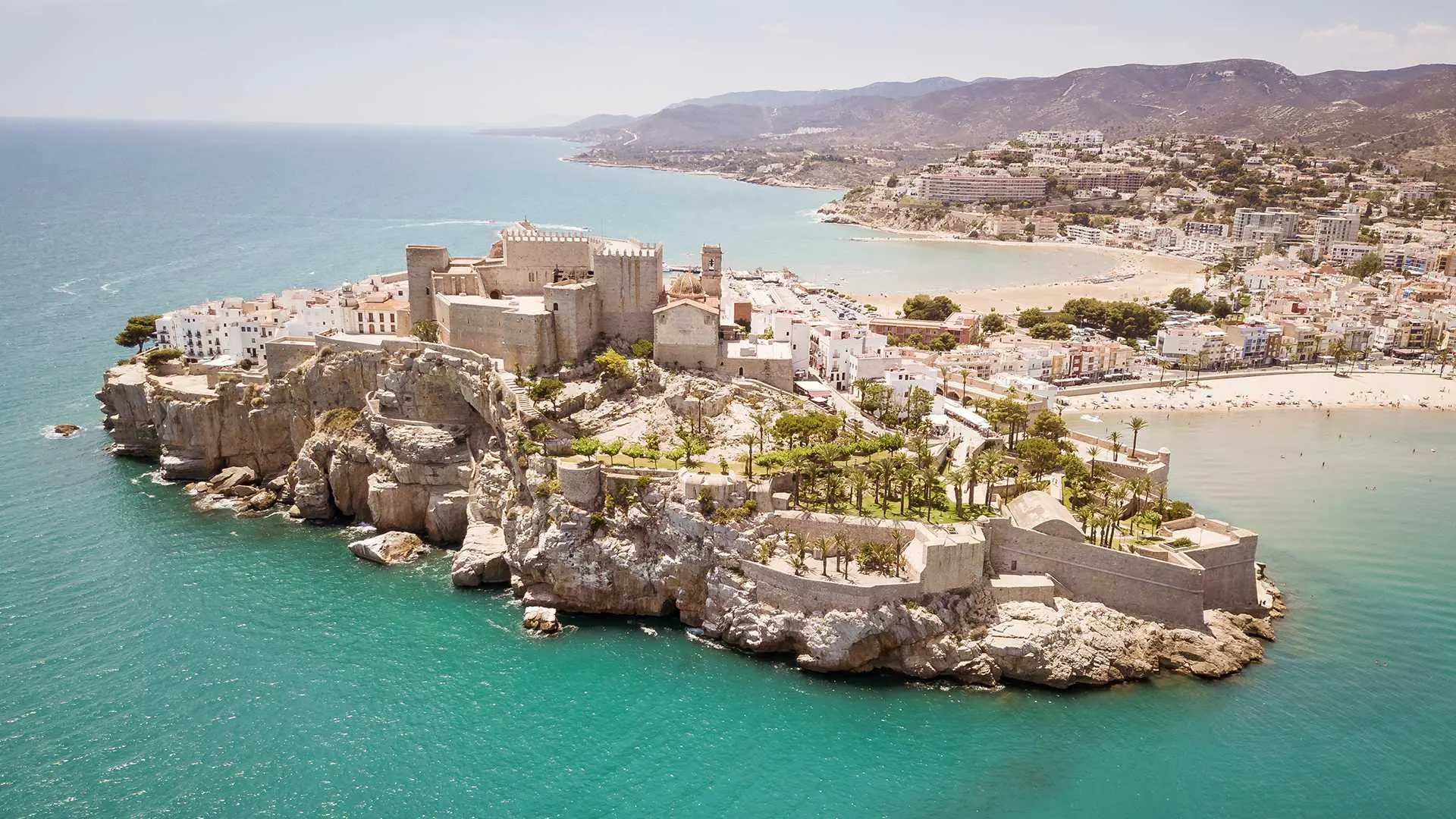 Vue aérienne du château et de la plage de Peñíscola